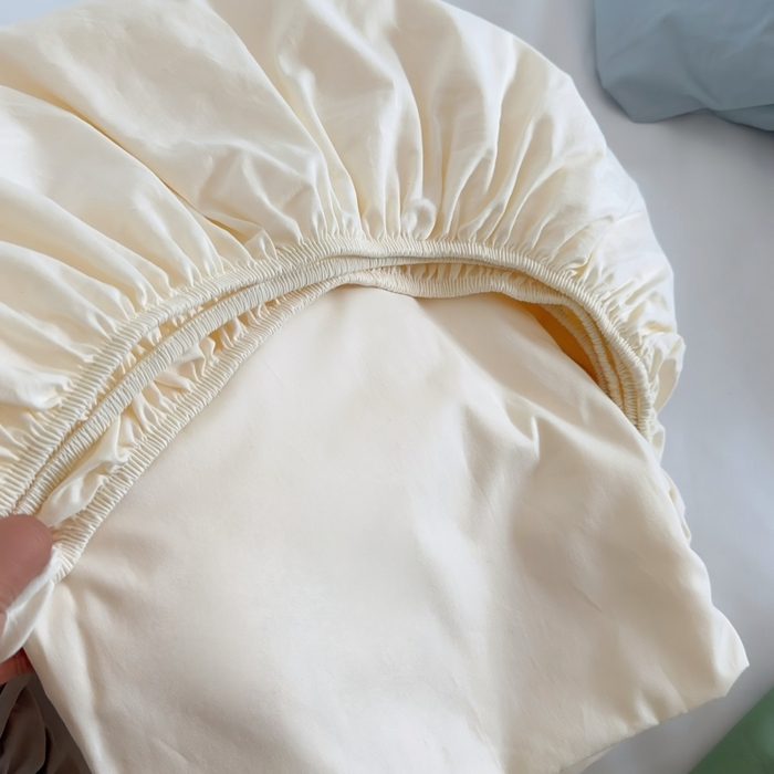 91家纺网 家纺一手货源 找家纺 兜米家居 2025新款亚朵星球同款简约纯色全棉床笠床罩＋枕套 生椰姜茶