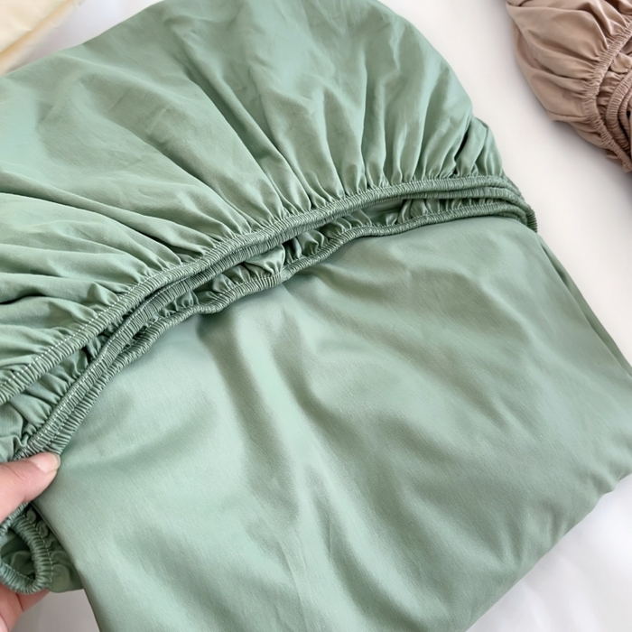 91家纺网 家纺一手货源 找家纺 兜米家居 2025新款亚朵星球同款简约纯色全棉床笠床罩＋枕套 松林绿