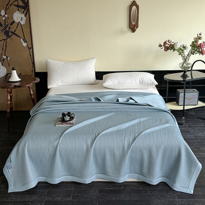 91家纺网 家纺一手货源 找家纺 金艾草 2025新款冰丝绸夏凉被 冰丝绸-蓝色