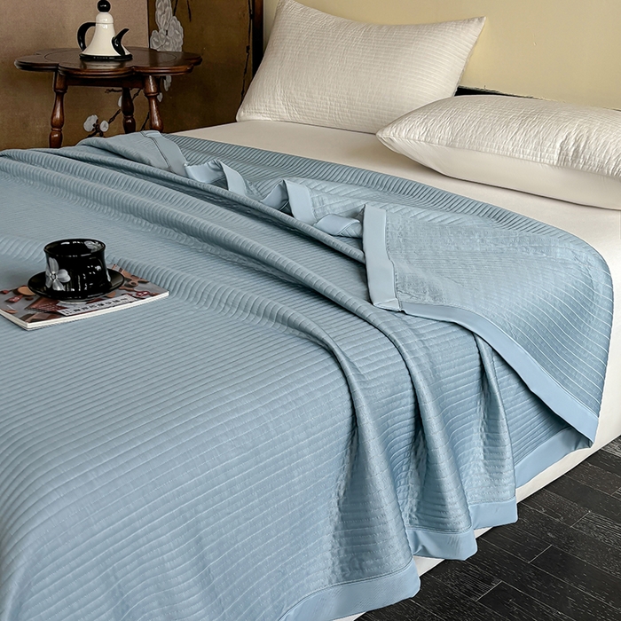 91家纺网 家纺一手货源 找家纺 金艾草 2025新款冰丝绸夏凉被 冰丝绸-蓝色