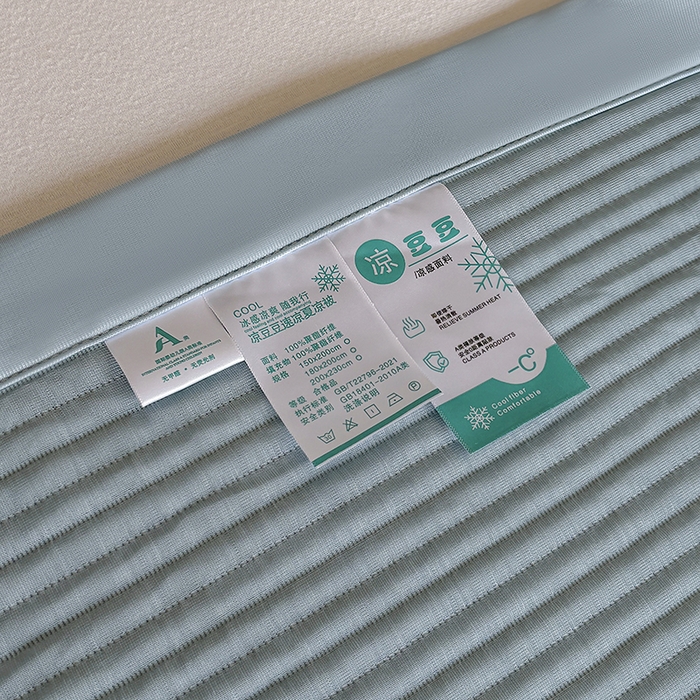 91家纺网 家纺一手货源 找家纺 金艾草 2025新款冰丝绸夏凉被 冰丝绸-蓝色