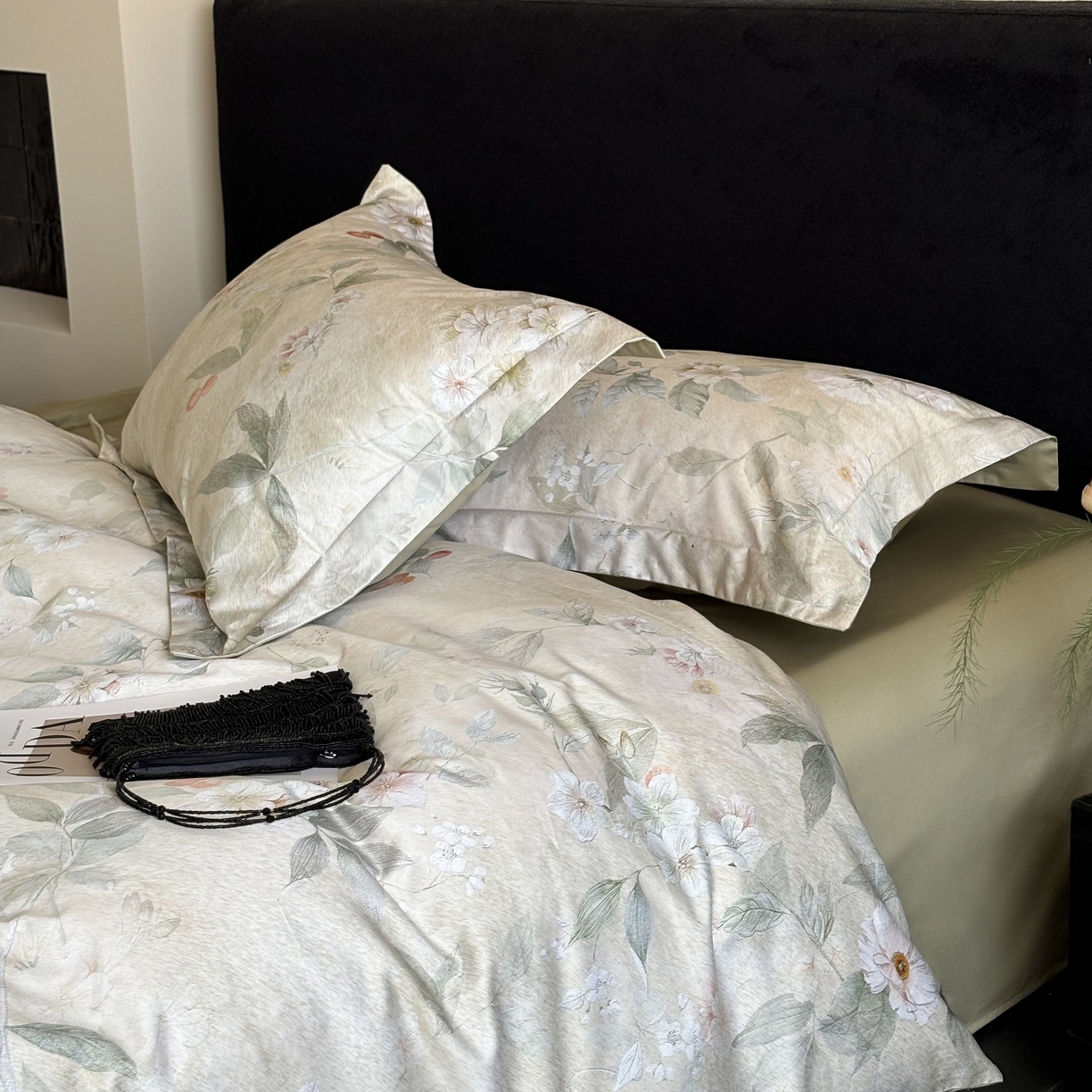 91家纺网 家纺一手货源 找家纺 鹿班家居 2025新款60S莱赛尔数码印花四件套-细雨润青（标准会员-20） 细雨润青-青色