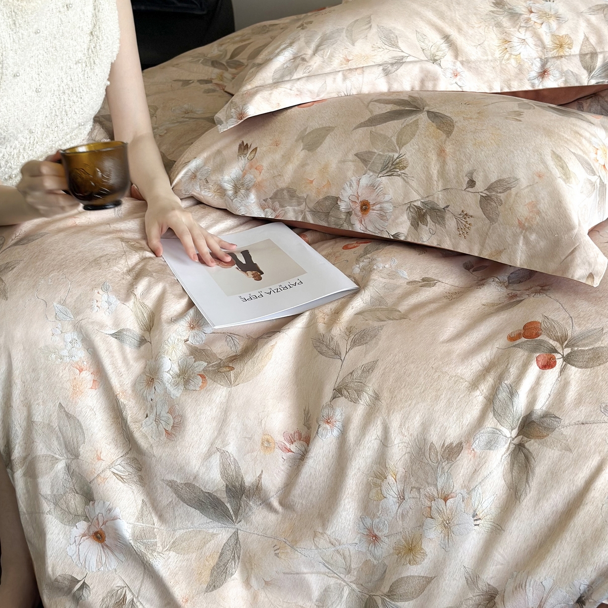 91家纺网 家纺一手货源 找家纺 鹿班家居 2025新款60S莱赛尔数码印花四件套-细雨润青（标准会员-20） 细雨润青-橘色