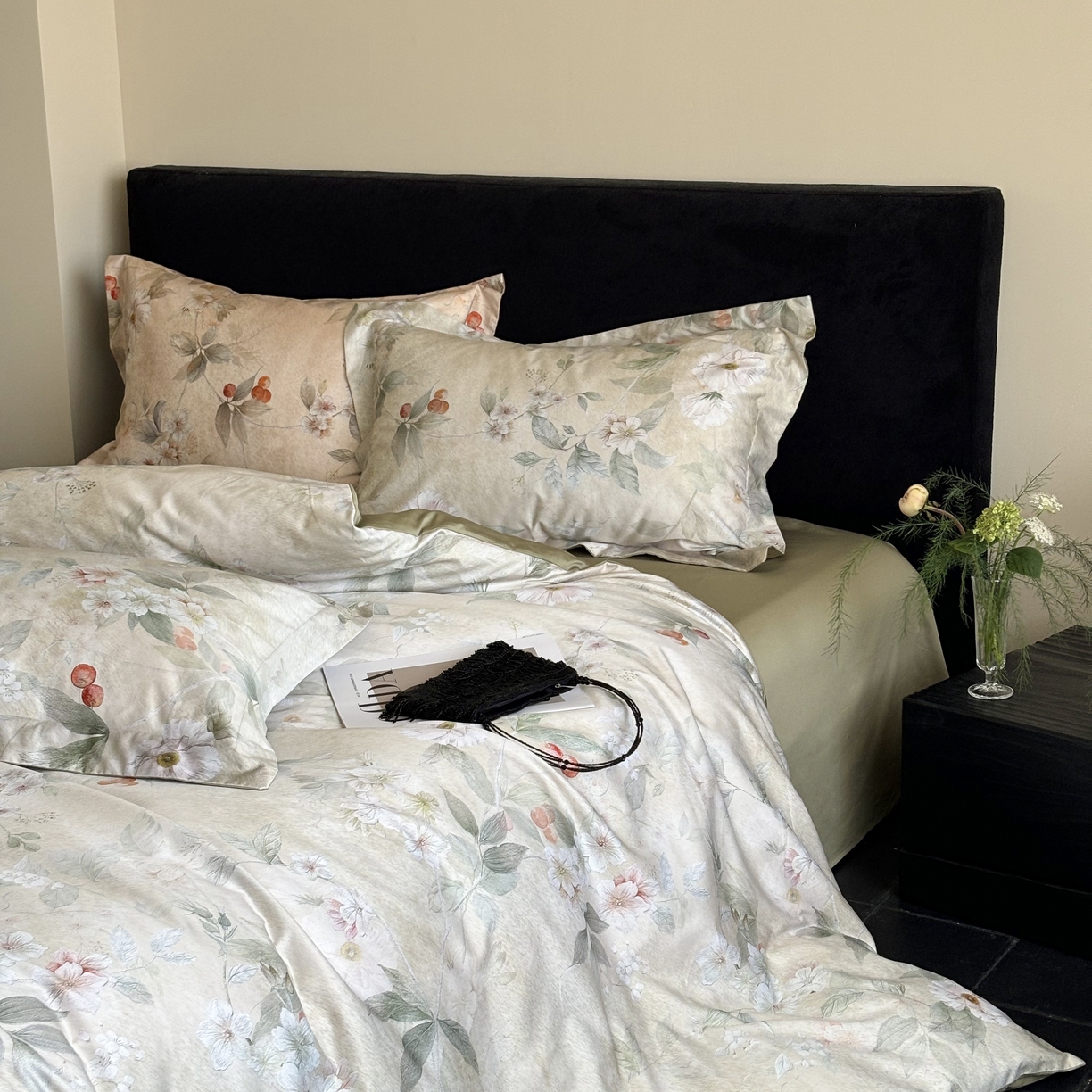 91家纺网 家纺一手货源 找家纺 鹿班家居 2025新款60S莱赛尔数码印花四件套-细雨润青（标准会员-20） 细雨润青-青色