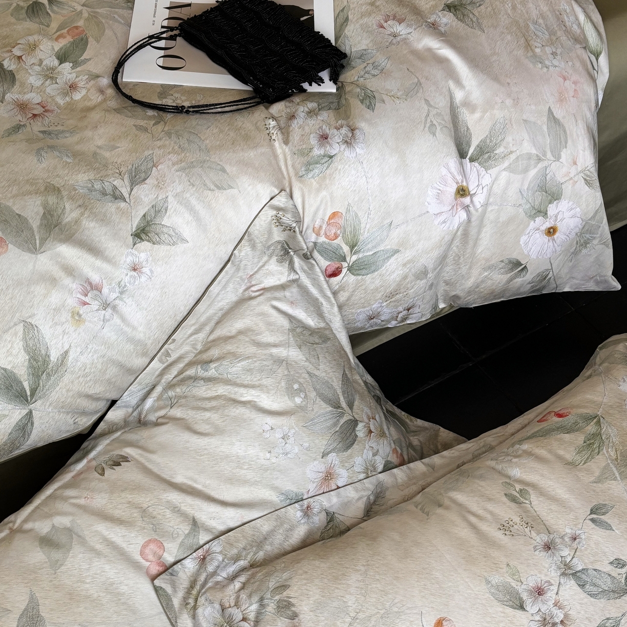 91家纺网 家纺一手货源 找家纺 鹿班家居 2025新款60S莱赛尔数码印花四件套-细雨润青（标准会员-20） 细雨润青-青色