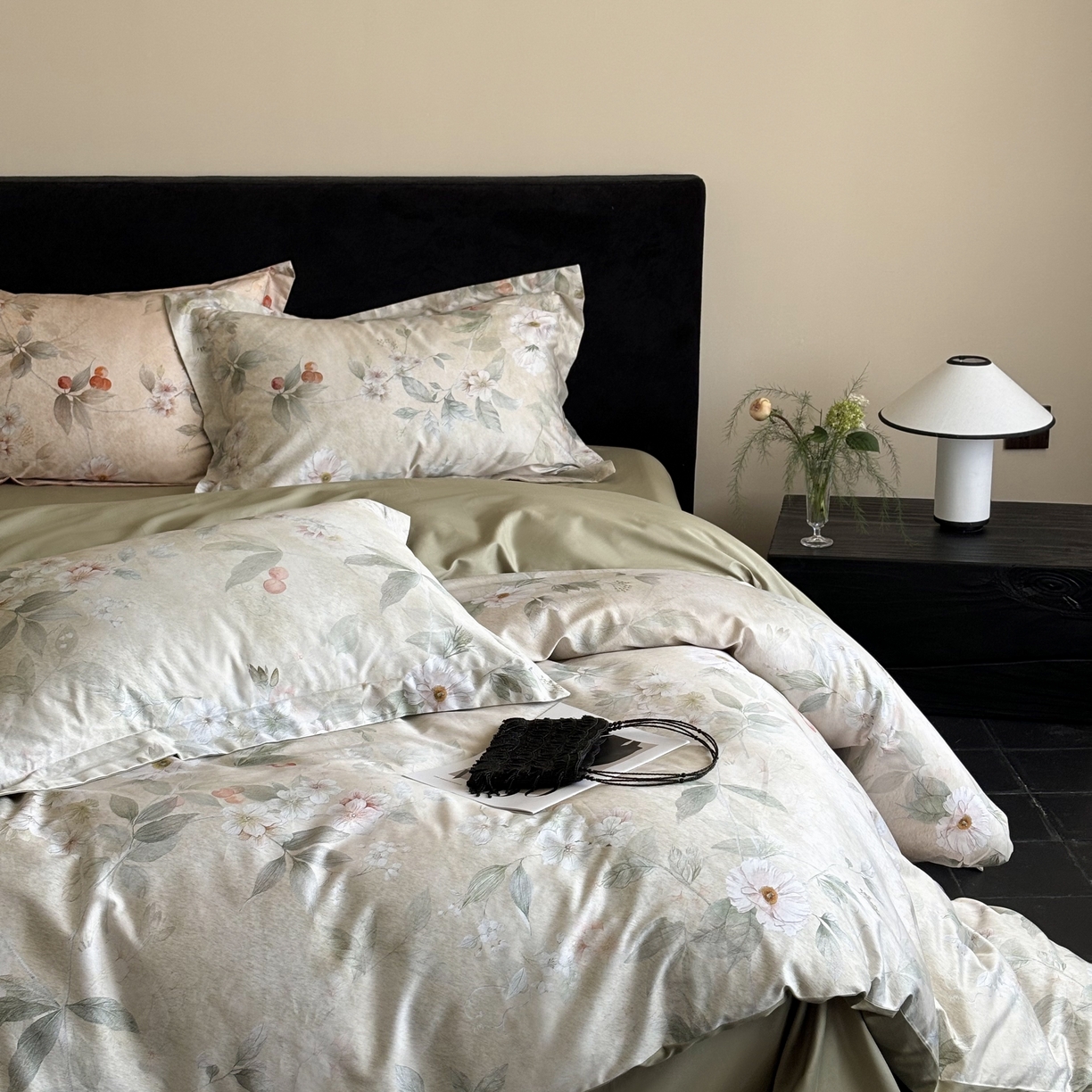 91家纺网 家纺一手货源 找家纺 鹿班家居 2025新款60S莱赛尔数码印花四件套-细雨润青（标准会员-20） 细雨润青-青色