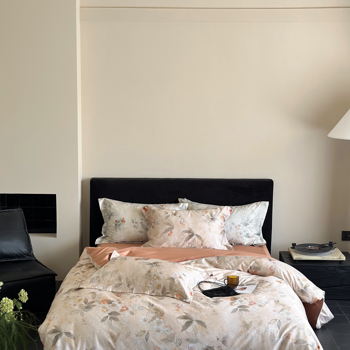 91家纺网 家纺一手货源 找家纺 鹿班家居 2025新款60S莱赛尔数码印花四件套-细雨润青（标准会员-20） 细雨润青-橘色