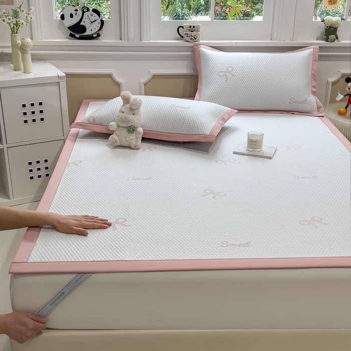 91家纺网 家纺一手货源 找家纺 席世家 2025春夏新款冰豆豆花卉卡通凉席席子 床笠款-蝴蝶结-粉