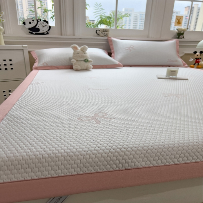 91家纺网 家纺一手货源 找家纺 席世家 2025春夏新款冰豆豆花卉卡通凉席席子 床笠款-蝴蝶结-粉