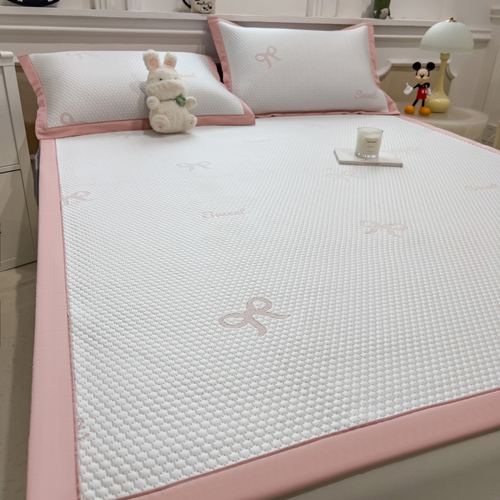 91家纺网 家纺一手货源 找家纺 席世家 2025春夏新款冰豆豆花卉卡通凉席席子 床笠款-蝴蝶结-粉