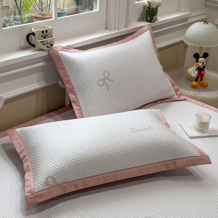 91家纺网 家纺一手货源 找家纺 席世家 2025春夏新款冰豆豆花卉卡通凉席席子 床笠款-蝴蝶结-粉