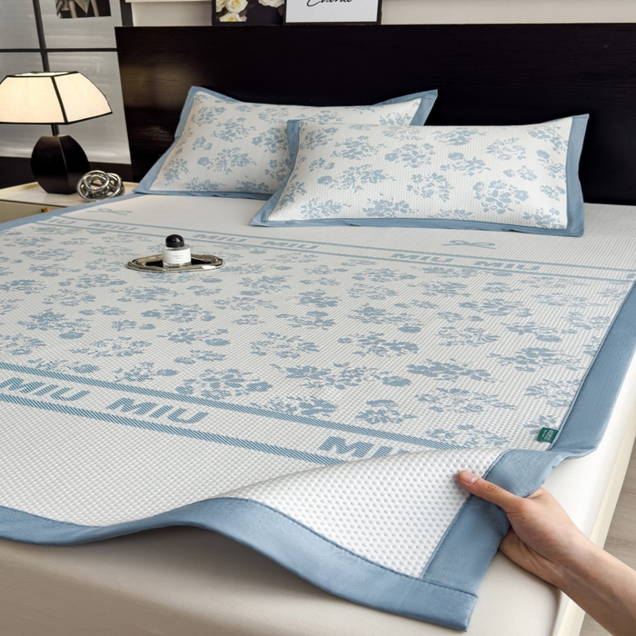 91家纺网 家纺一手货源 找家纺 席世家 2025春夏新款冰豆豆花卉卡通凉席席子 床笠款-缦莎-蓝