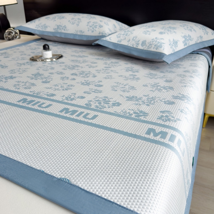 91家纺网 家纺一手货源 找家纺 席世家 2025春夏新款冰豆豆花卉卡通凉席席子 床笠款-缦莎-蓝