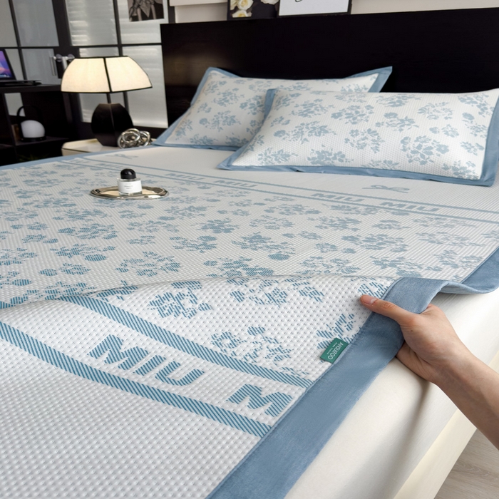 91家纺网 家纺一手货源 找家纺 席世家 2025春夏新款冰豆豆花卉卡通凉席席子 床笠款-缦莎-蓝