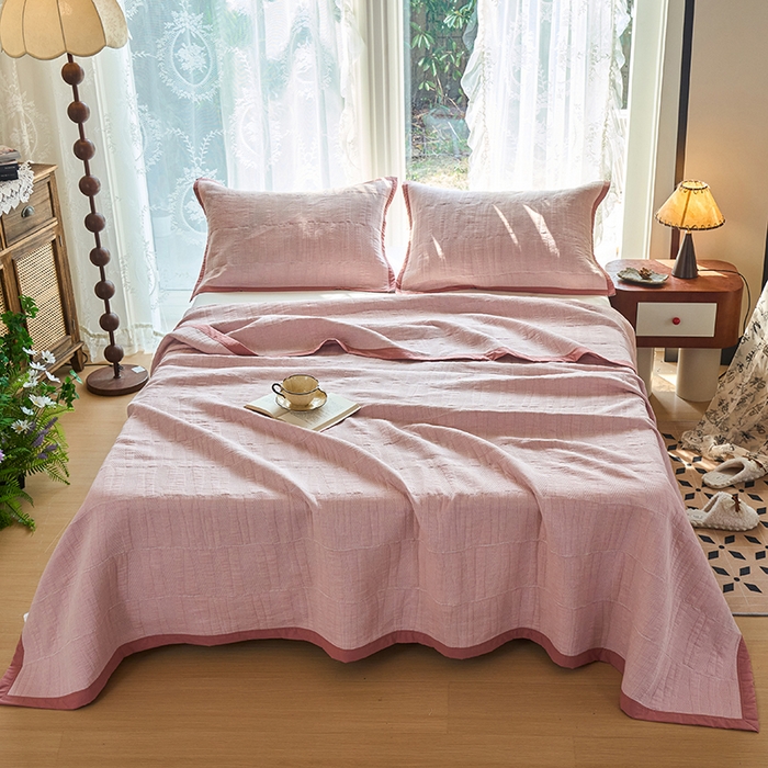 91家纺网 家纺一手货源 找家纺 （总）棠薇家纺 2025新款纯色纱布毯棉毛巾被包边款多功能毯三层纱双层纱夹棉床盖毯子可铺可盖