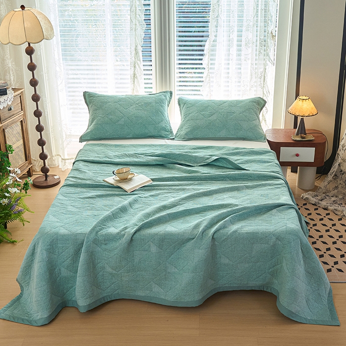 91家纺网 家纺一手货源 找家纺 棠薇家纺 2025新款纯色纱布毯棉毛巾被包边款多功能毯三层纱双层纱夹棉床盖毯子可铺可盖 纯色三角绿