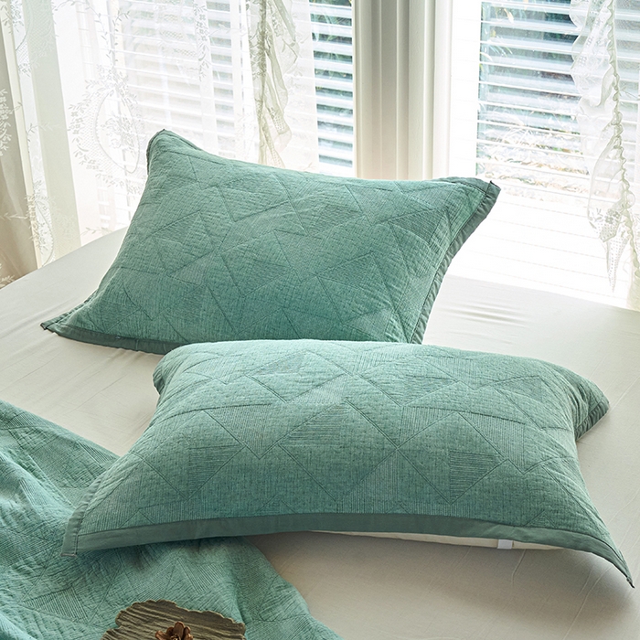 91家纺网 家纺一手货源 找家纺 棠薇家纺 2025新款纯色纱布毯棉毛巾被包边款多功能毯三层纱双层纱夹棉床盖毯子可铺可盖 纯色三角绿