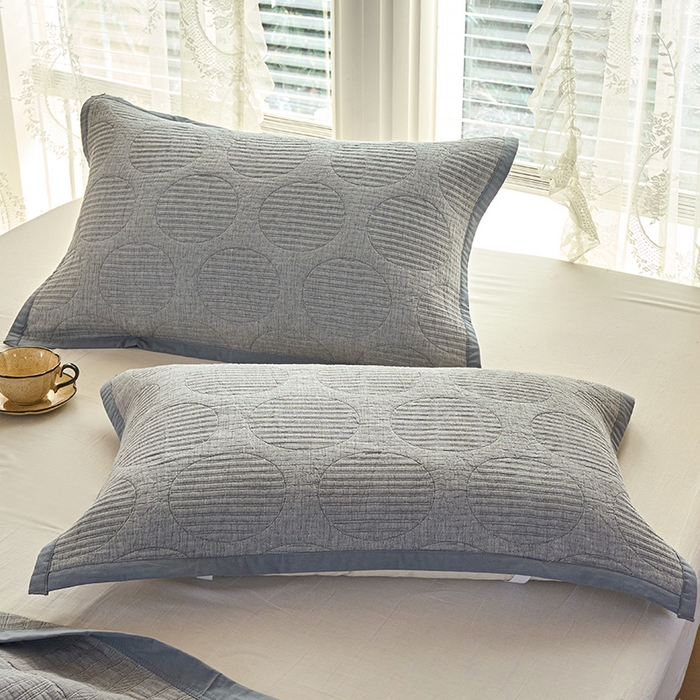 91家纺网 家纺一手货源 找家纺 棠薇家纺 2025新款纯色纱布毯棉毛巾被包边款多功能毯三层纱双层纱夹棉床盖毯子可铺可盖 纯色圆圈灰