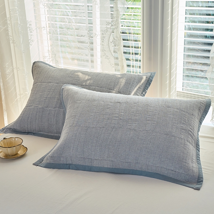 91家纺网 家纺一手货源 找家纺 棠薇家纺 2025新款纯色纱布毯棉毛巾被包边款多功能毯三层纱双层纱夹棉床盖毯子可铺可盖 纯色木兰灰