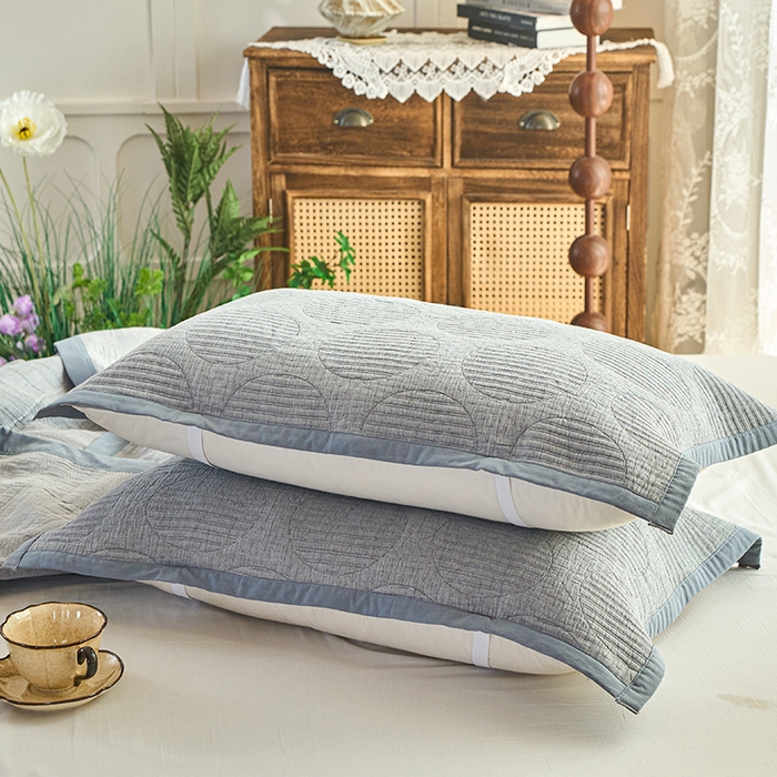 91家纺网 家纺一手货源 找家纺 棠薇家纺 2025新款纯色纱布毯棉毛巾被包边款多功能毯三层纱双层纱夹棉床盖毯子可铺可盖 纯色圆圈灰