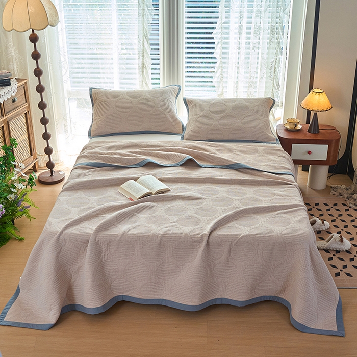 91家纺网 家纺一手货源 找家纺 棠薇家纺 2025新款纯色纱布毯棉毛巾被包边款多功能毯三层纱双层纱夹棉床盖毯子可铺可盖 纯色圆圈驼