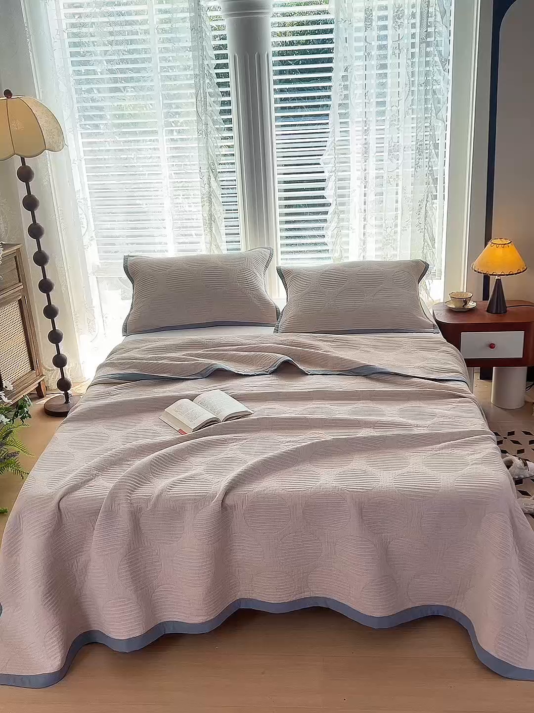 91家纺网 家纺一手货源 找家纺 棠薇家纺 2025新款纯色纱布毯棉毛巾被包边款多功能毯三层纱双层纱夹棉床盖毯子可铺可盖 纯色圆圈驼