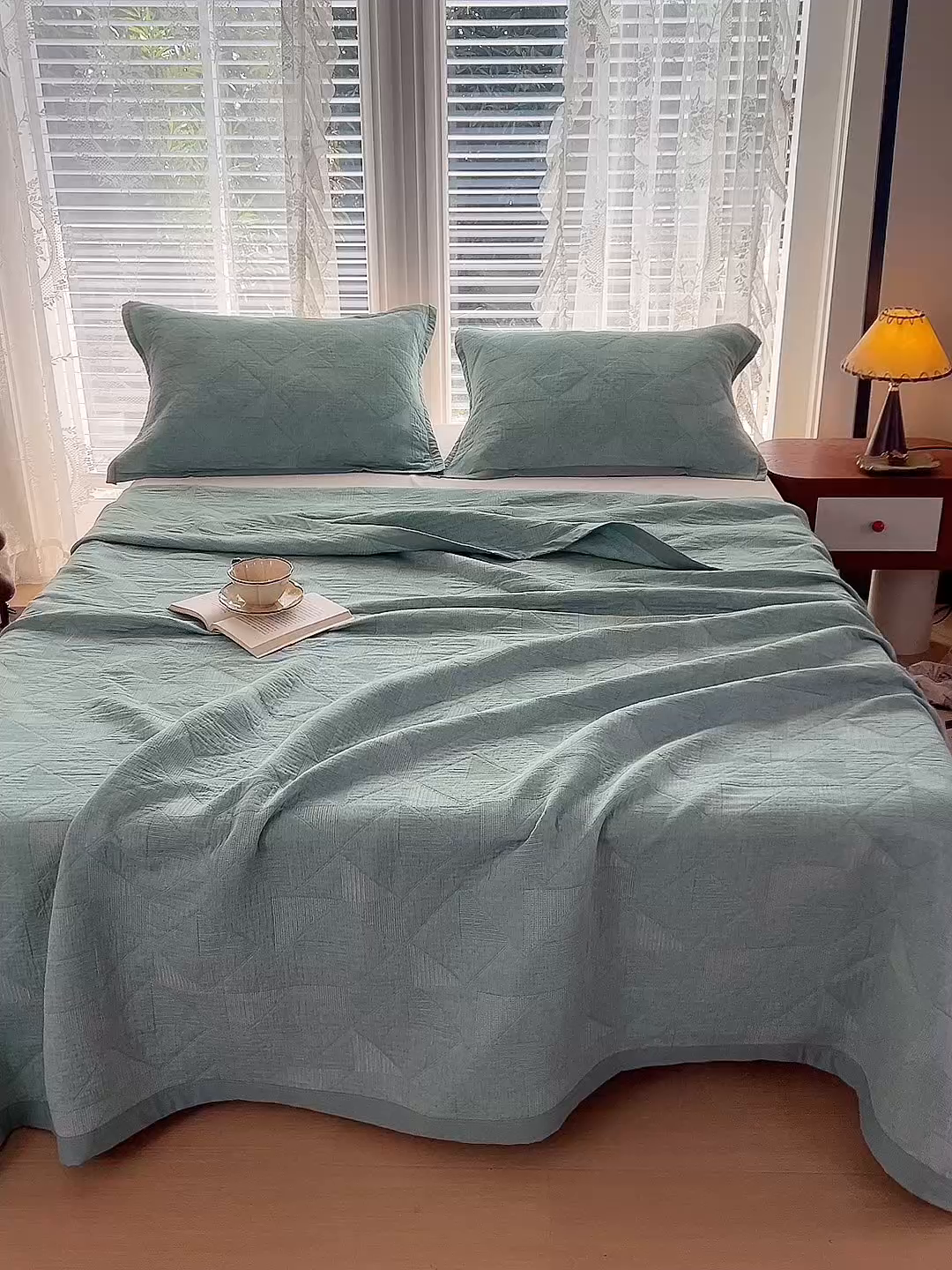 91家纺网 家纺一手货源 找家纺 棠薇家纺 2025新款纯色纱布毯棉毛巾被包边款多功能毯三层纱双层纱夹棉床盖毯子可铺可盖 纯色三角绿