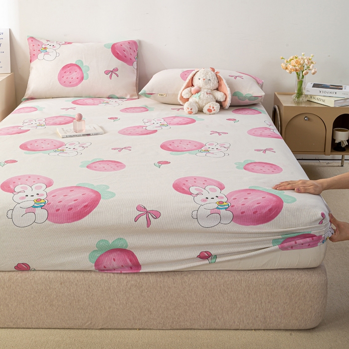 91家纺网 家纺一手货源 找家纺 米柳家纺 2025新款原棉老粗布印花床笠系列 草莓兔子 床笠款