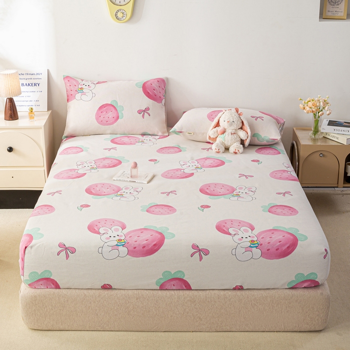 91家纺网 家纺一手货源 找家纺 米柳家纺 2025新款原棉老粗布印花床笠系列 草莓兔子 床笠款