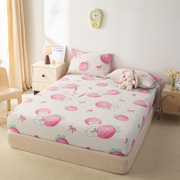 91家纺网 家纺一手货源 找家纺 米柳家纺 2025新款原棉老粗布印花床笠系列 草莓兔子 床笠款