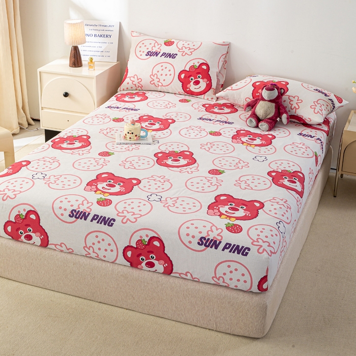 91家纺网 家纺一手货源 找家纺 米柳家纺 2025新款原棉老粗布印花床笠系列 草莓小熊床笠款