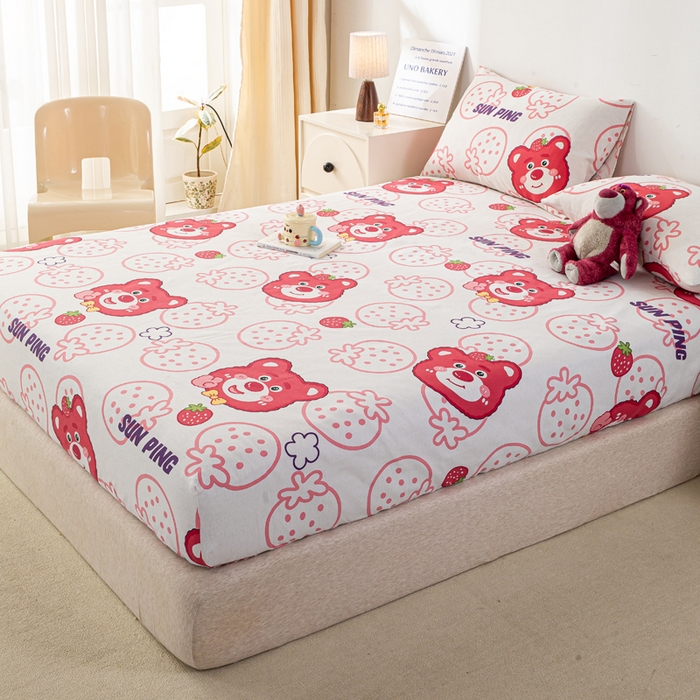 91家纺网 家纺一手货源 找家纺 米柳家纺 2025新款原棉老粗布印花床笠系列 草莓小熊床笠款