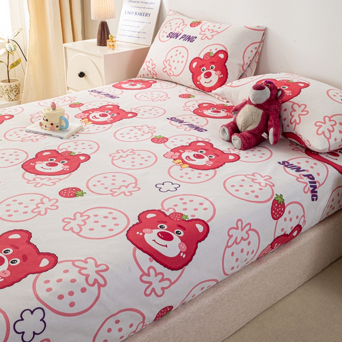 91家纺网 家纺一手货源 找家纺 米柳家纺 2025新款原棉老粗布印花床笠系列 草莓小熊床笠款