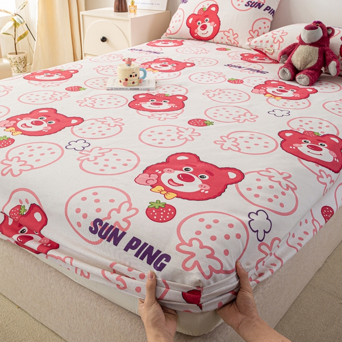 91家纺网 家纺一手货源 找家纺 米柳家纺 2025新款原棉老粗布印花床笠系列 草莓小熊床笠款