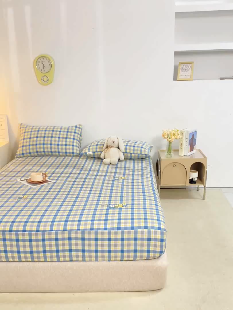 91家纺网 家纺一手货源 找家纺 米柳家纺 2025新款原棉老粗布印花床笠系列 格子兔床笠款