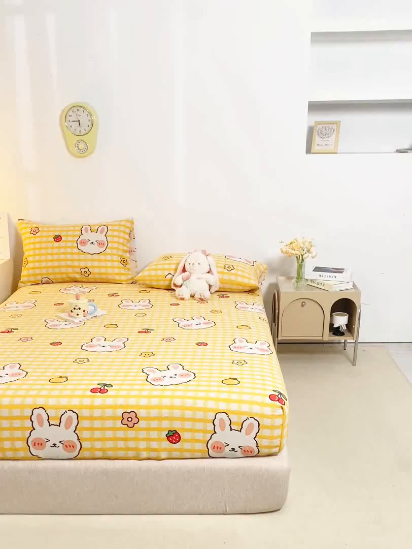 91家纺网 家纺一手货源 找家纺 米柳家纺 2025新款原棉老粗布印花床笠系列 樱桃小兔床笠款