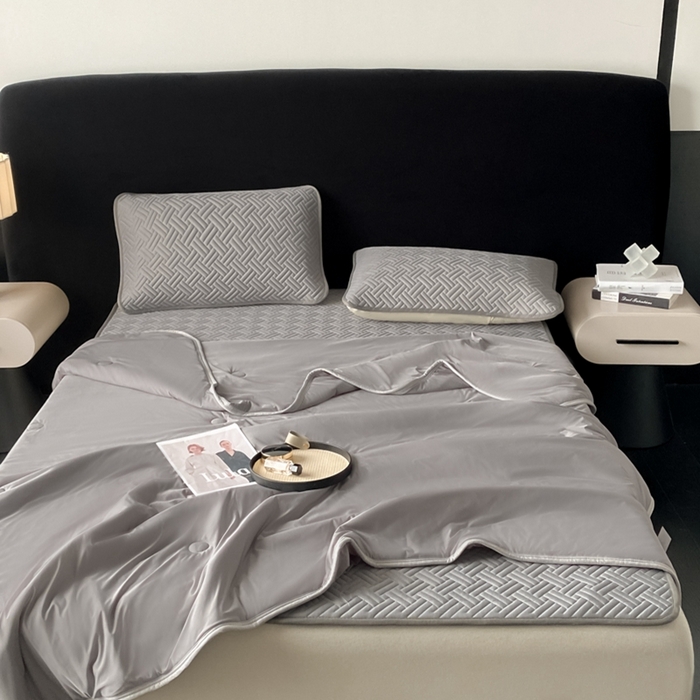 91家纺网 家纺一手货源 找家纺 欧邦 2025新款加厚纯色凉席四件套--夏被四件套 饼干花-深灰