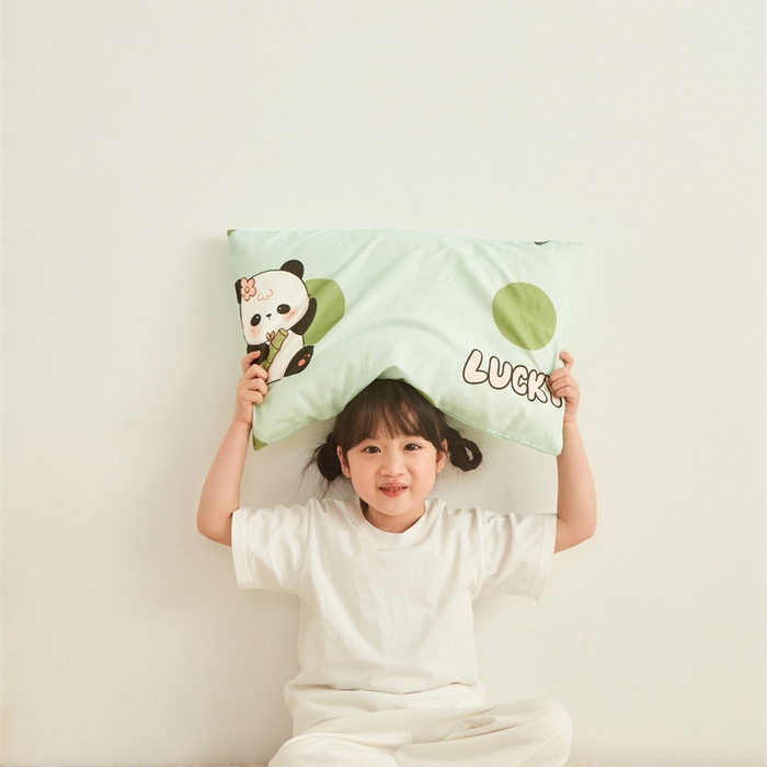 91家纺网 家纺一手货源 找家纺 艾佳宝贝 2025新款A类全棉纯棉儿童单枕套多尺寸可拆式枕头 lucky 熊猫