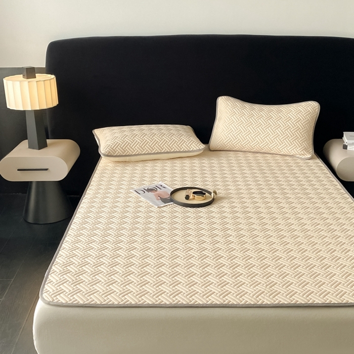 91家纺网 家纺一手货源 找家纺 欧邦 2025新款加厚纯色凉席四件套--凉席三件套 饼干花-米杏