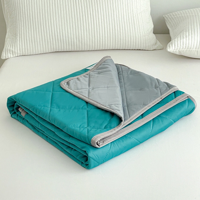 91家纺网 家纺一手货源 找家纺 富艺隆 2025新款纯色凉感丝夏被 浅墨绿