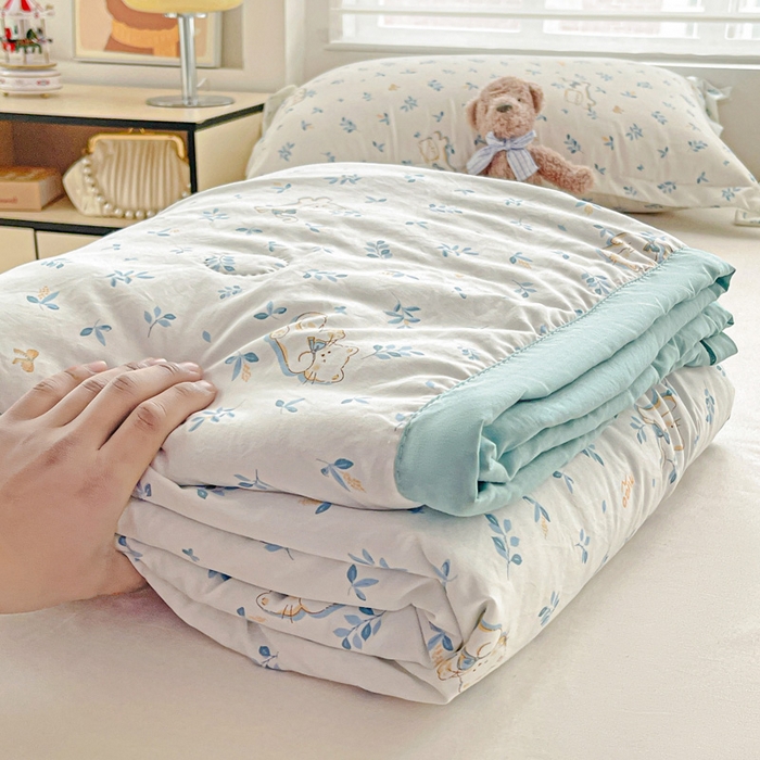 91家纺网 家纺一手货源 找家纺 富艺隆 2025新款水洗棉印花夏被 雪茸小猫