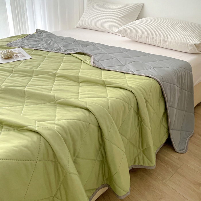 91家纺网 家纺一手货源 找家纺 富艺隆 2025新款纯色凉感丝夏被 黄绿