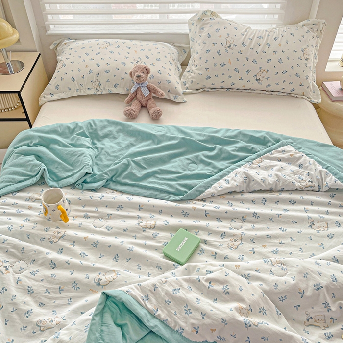 91家纺网 家纺一手货源 找家纺 富艺隆 2025新款水洗棉印花夏被 雪茸小猫