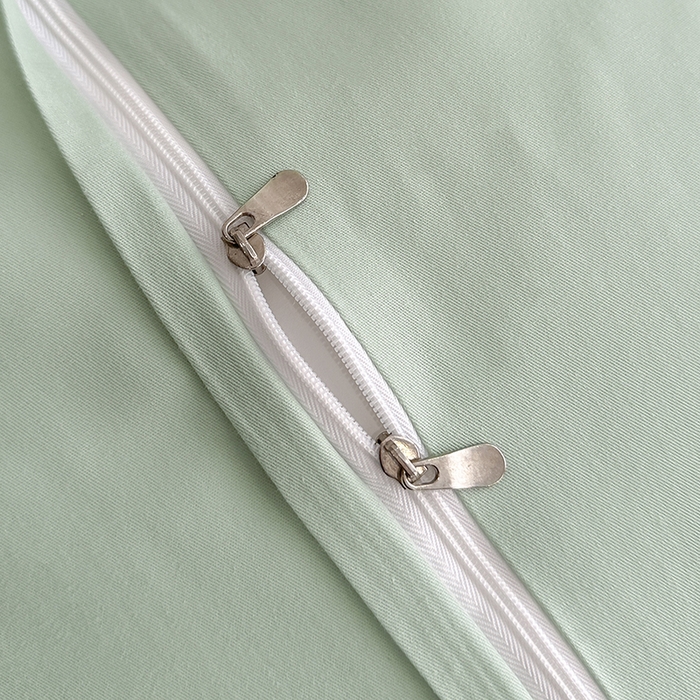 91家纺网 家纺一手货源 找家纺 宇彬家纺 2025新款直播热款13374全棉母婴级压线一字绣宽边枕套被套纯色滚边麻绳四件套贡缎新疆长绒 梦系列-炫彩绿