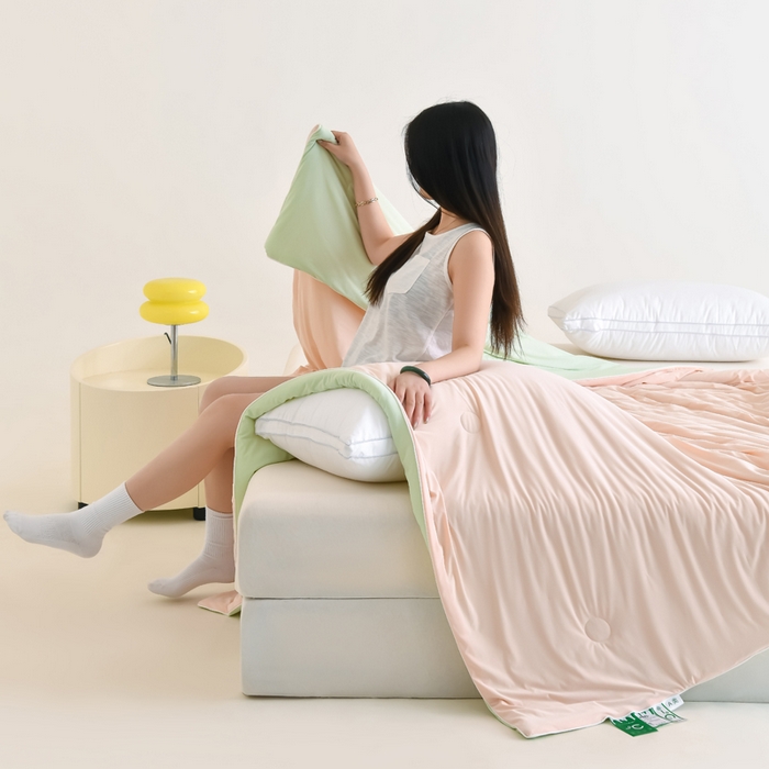 91家纺网 家纺一手货源 找家纺 圣尔雅2025新款A类高克重锦纶氨纶黑科技凉感夏被冰激凌空调被夏凉被 樱花粉+绿