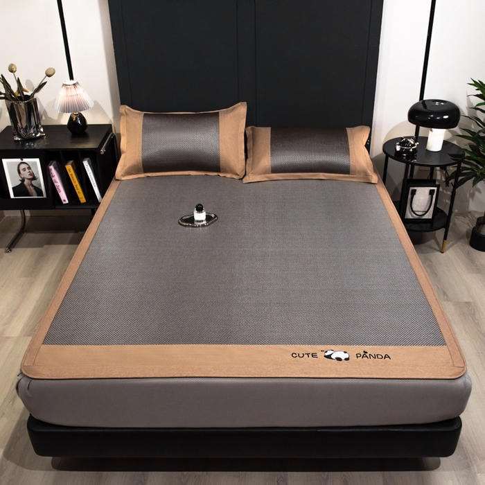 91家纺网 家纺一手货源 找家纺 倾慕家纺 2025新款倾慕刺绣冰藤席 刺绣熊猫银咖色床笠款