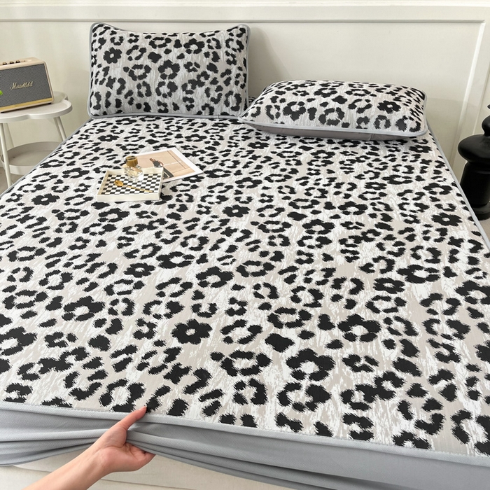 91家纺网 家纺一手货源 找家纺 子曰 2025新款高定版A类PE聚乙烯凉感凉席提花凉席床笠 豹纹-灰