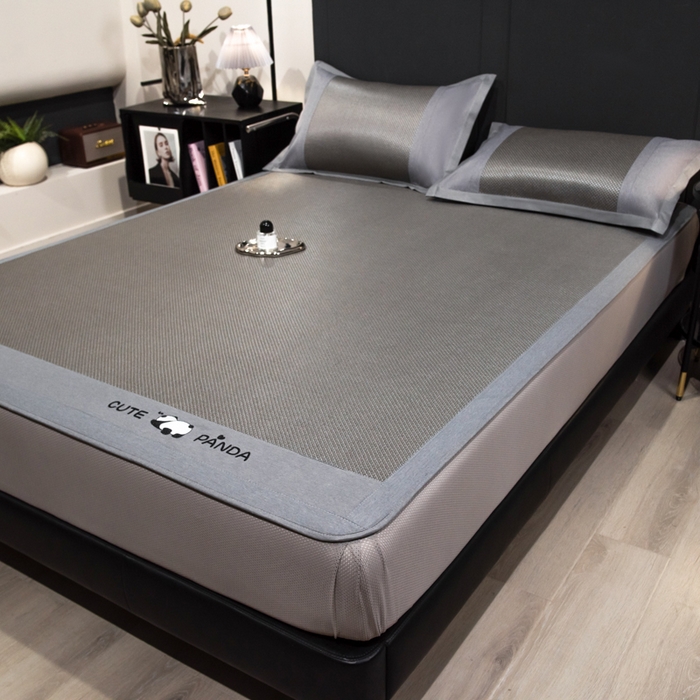 91家纺网 家纺一手货源 找家纺 倾慕家纺 2025新款倾慕刺绣冰藤席 刺绣熊猫灰色床笠款