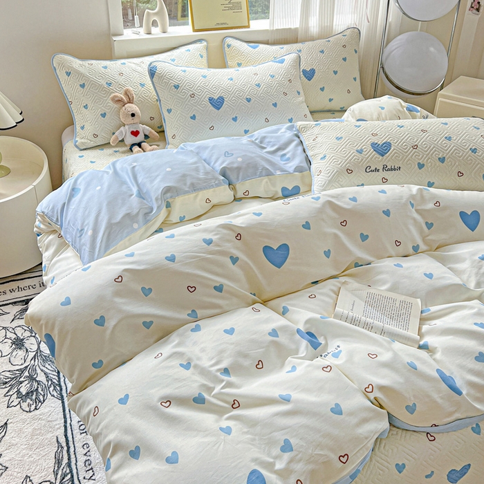 91家纺网 家纺一手货源 找家纺 羽爱家纺 2025新款A类双面全棉印花床盖套件 心相印