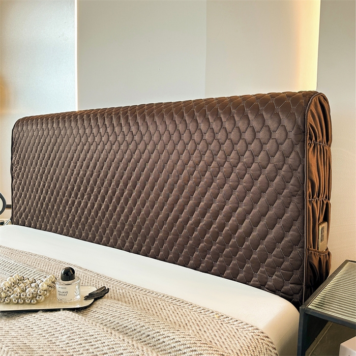 91家纺网 家纺一手货源 找家纺 情恒家纺 2025夏季款亮光布加厚双面用床头罩 深棕咖